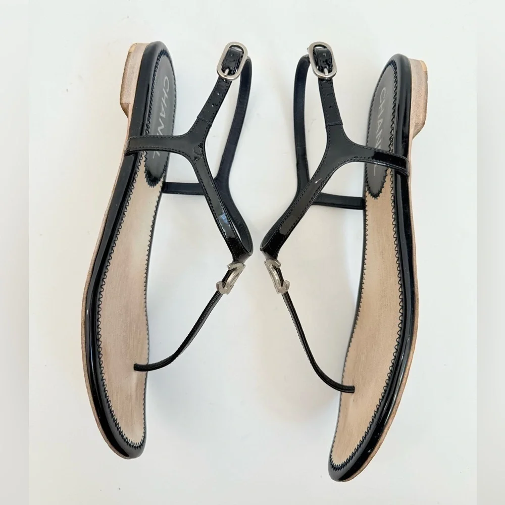 CHANEL Black Patent Leather CC Logo Thong flat Sandal 2013C EU 37.5 US 7.5